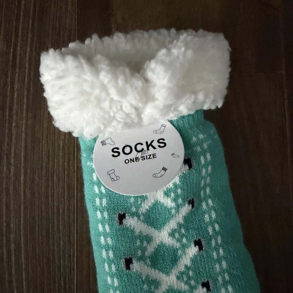 NWT Teal And White Grip‎ Bottom Sneaker Socks Fleece Lined One Size